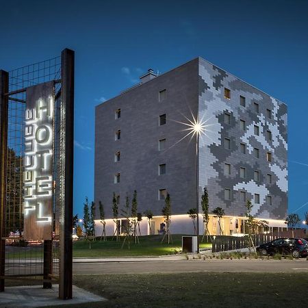 Hotel The Cube Fidenza Exterior foto